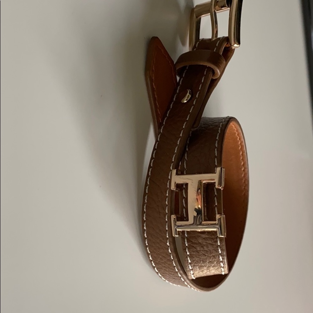 Leather bracelet with H